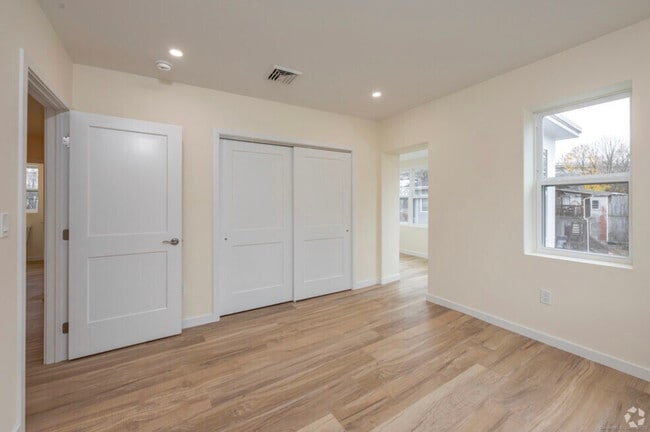 Photo - 141 Bridge St Unidad Apt. C