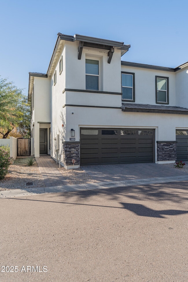 Building Photo - 3020 N 37th Pl