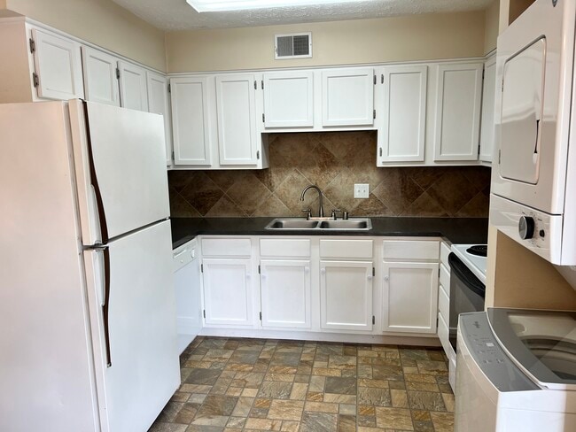Kitchen - 1310 Louisville Rd Unit 32