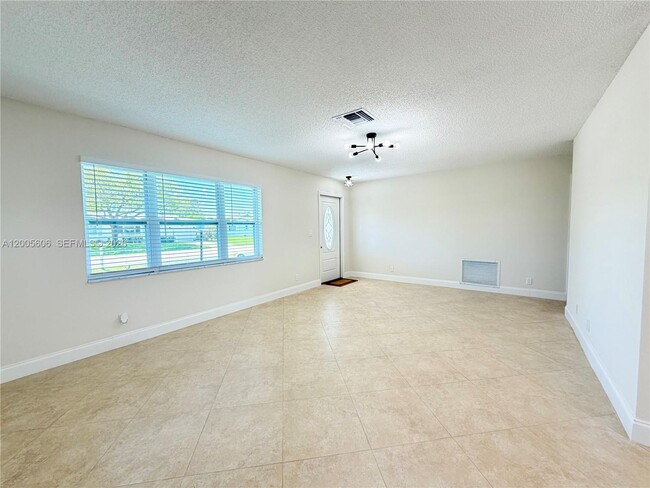 Photo - 8581 NW 17th St