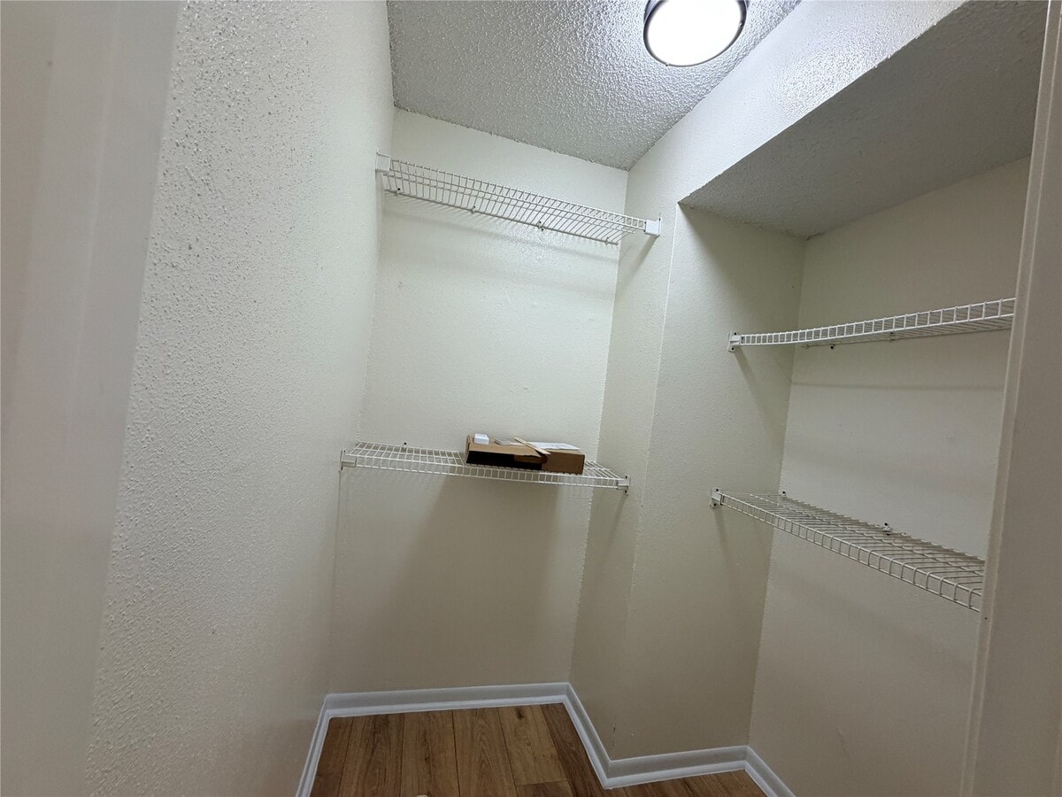 Photo - 10855 Meadowglen Ln Unidad 622