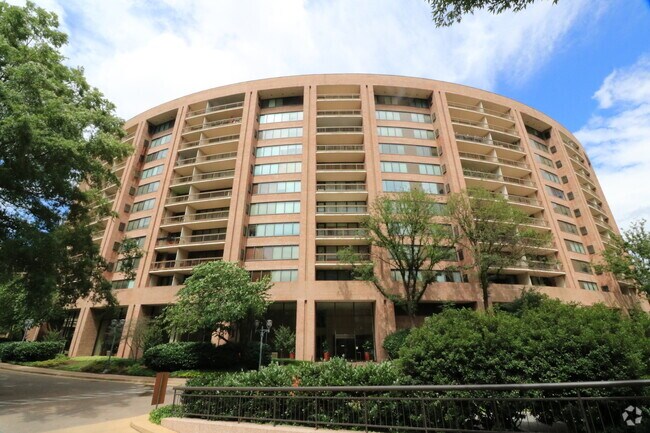 Building Photo - Classy 1/1 Convenience in Crystal City Unit 204S Rental