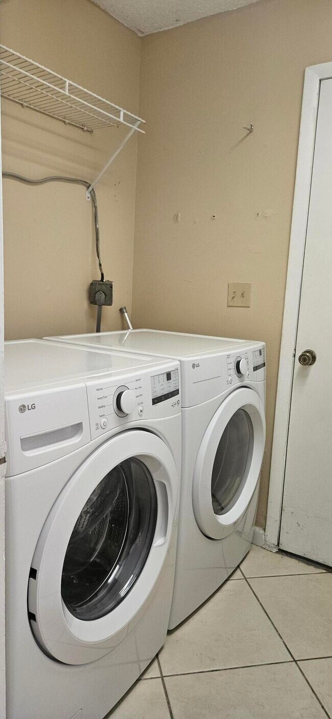 Photo - 210 Sparrow Dr Unit 4