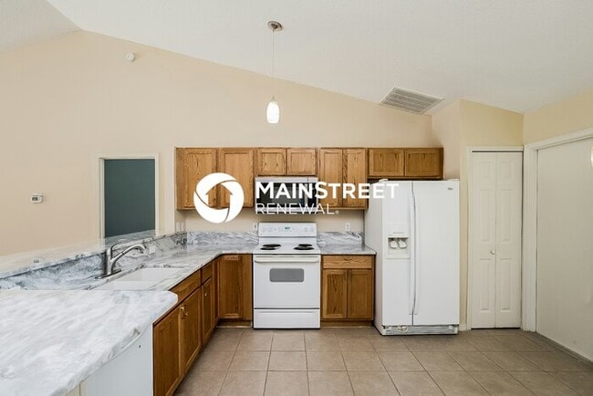 Photo - 3 Bedroom Pet-Friendly Home in OCOEE, FL with Main Street Renewal