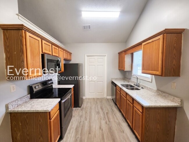 Photo - 319 Bridgeport Ln