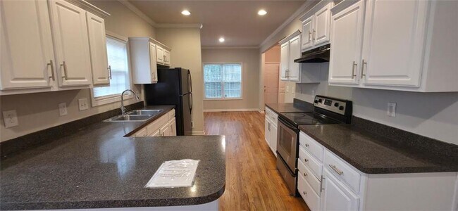 Photo - 162 Walnut St SW