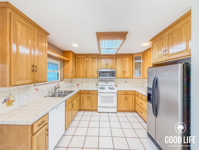 Photo - SD: 2BD/1BA Home in La Mesa with Turf Yards, Large Backyard, W/D & 2-Car Garage