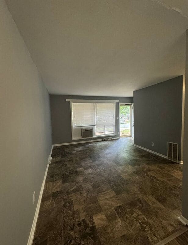 Photo - 534 Camrose Dr