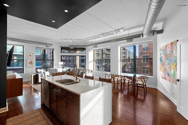 Photo - 936 W Madison St Unit 4C