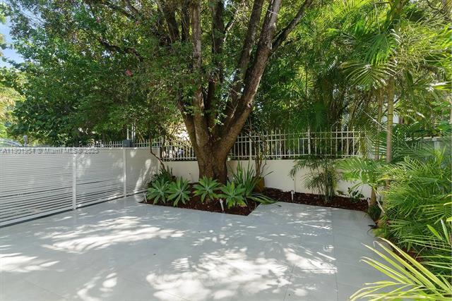 Photo - 3176 Mary St