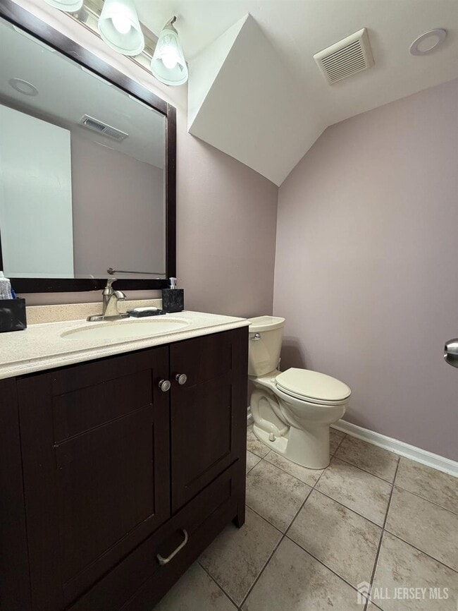 Photo - 80 Farnham Square