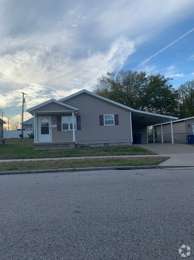 Building Photo - Cute 3 bedroom house ready to rent!