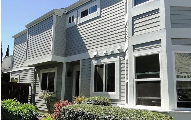 Building Photo - 127 Shepardson Ln