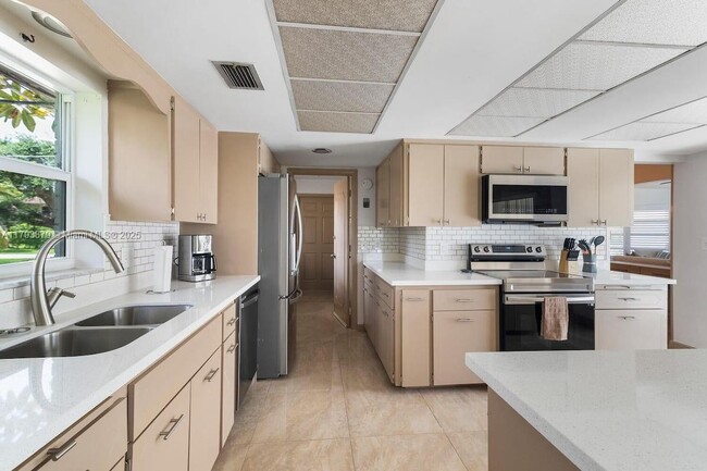 Building Photo - 1500 NW 45th St Rental