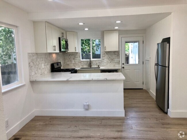 Building Photo - 3 Bedroom for Rent. Rental