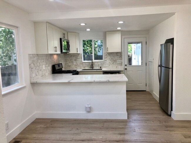 Building Photo - 3 Bedroom for Rent. Rental