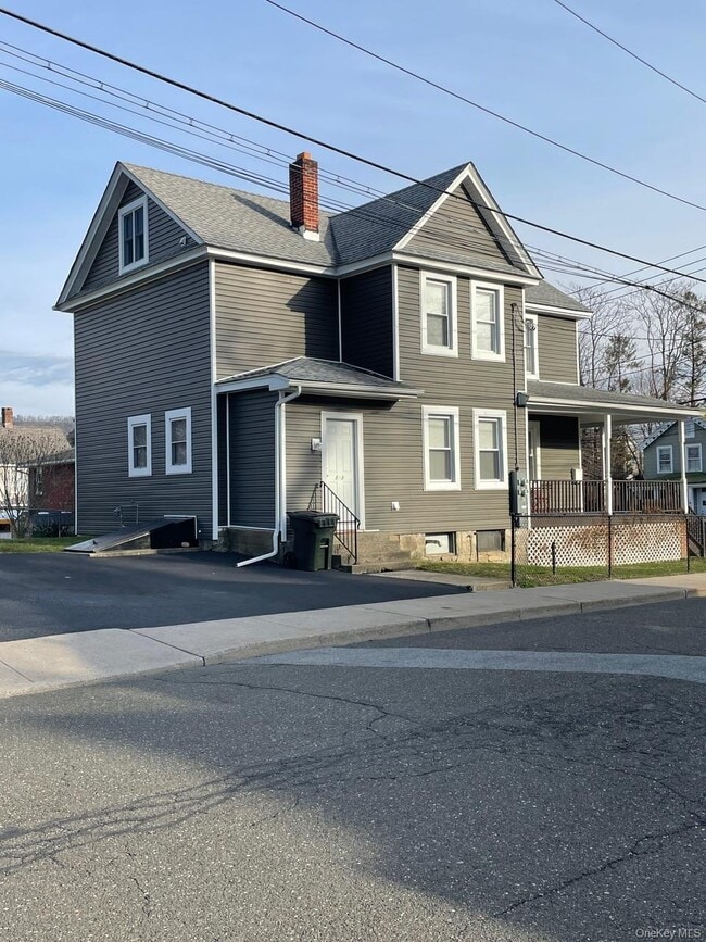 Building Photo - 22 Cozzens Ave Unit 1-1