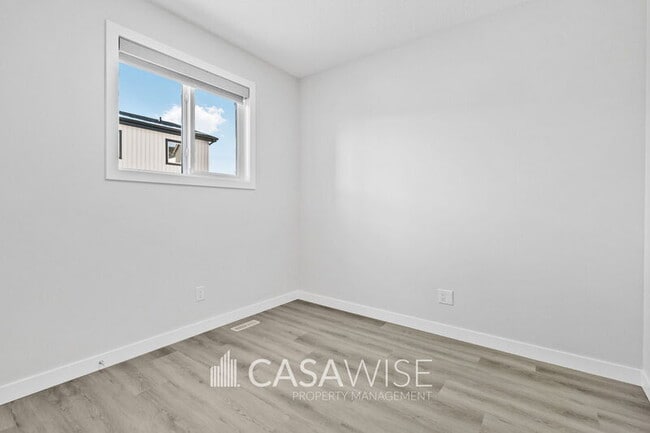 Photo - 10248-10157 157 St NW