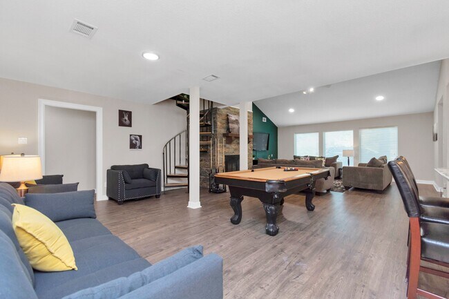 Photo - 902 Golden Bear Ln