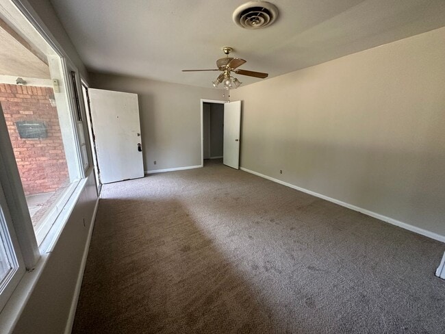 Photo - 2209 Clinton St