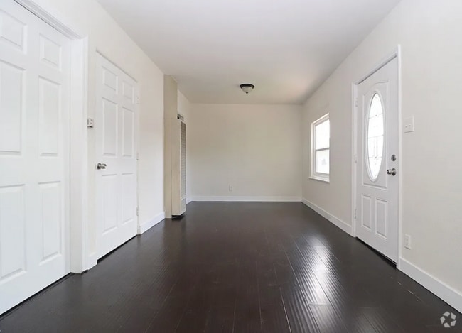 Building Photo - COMING SOON - 1-Bedroom Apartment with In-... Unit 3017