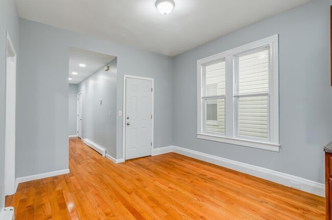 Photo - 396 Union St