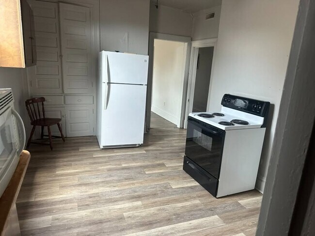 Photo - 453 3rd St Apartments Unit 1