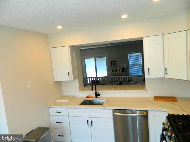 Photo - 82 Pebble Ln