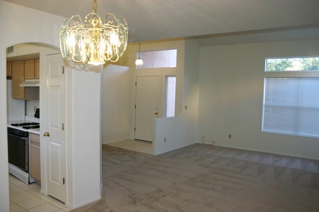 3673 W Pony Trail