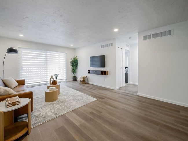 Photo - Luxury Living at Z on Plymouth – 1,000 SF Two-Bedroom Residence Unidad 202