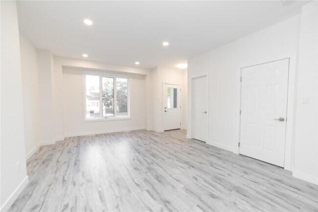 Photo - 92 Pilgrim Ave