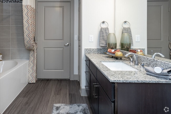 1BR,1BA-695SF