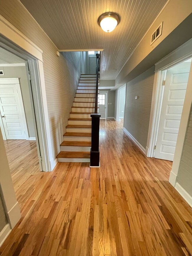 Photo - Stunning, renovated 7br home in the heart ...