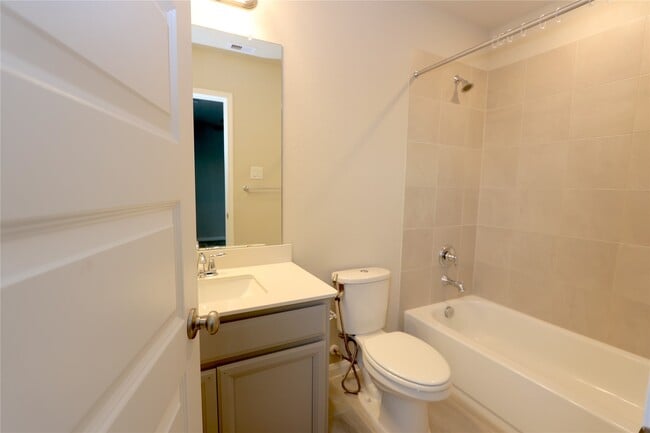 Photo - 7219 Toluca Dr