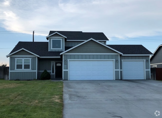 Building Photo - Large 3 Bedroom Home in Park Orchard Neigh...
