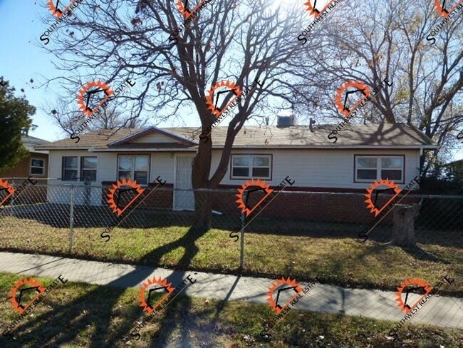 Building Photo - 3 Bed 2 Bath - Close to Clovis High Rental