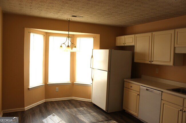 Photo - 2116 Charter Ln