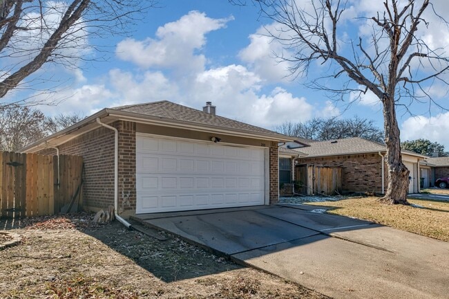Photo - AVAILABLE NOW! NICE 3 BEDROOM HOME LOCATED IN ARLINGTON, TEXAS!