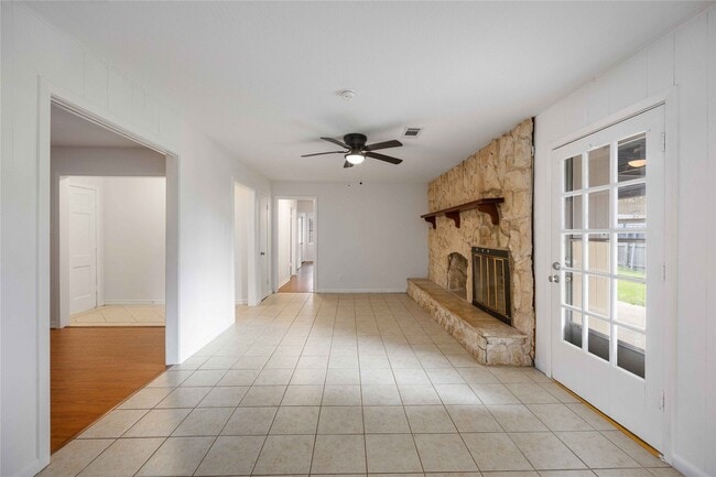 Photo - 814 Alyse St