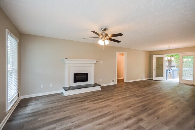 Photo - 9136 Tara Dr SW