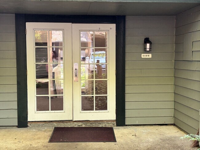 Photo - 1 bed 1 bath condo with seasonal outdoor pool available now!! Unit 1