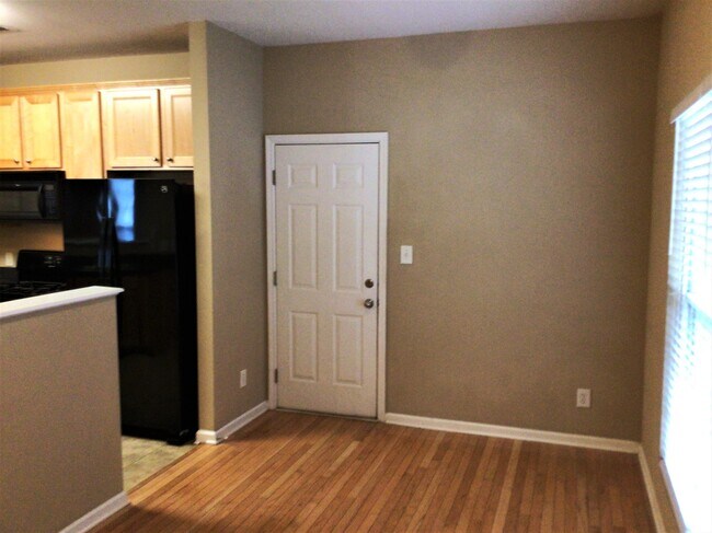 Photo - 555 Rockbridge Dr