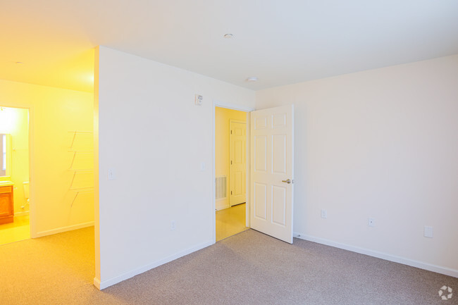 2BR, 2BA - Puddledock Place II Apartments