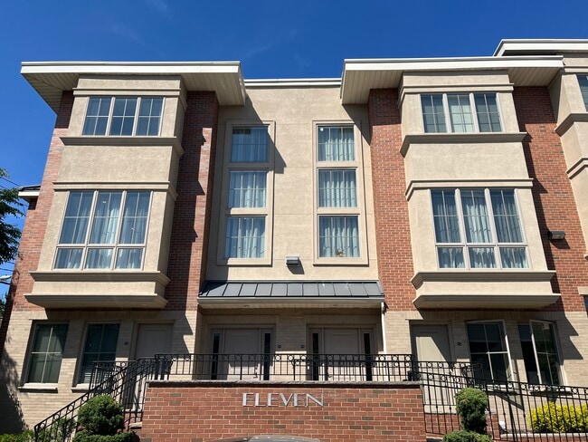 Photo - 11 Washington Pl