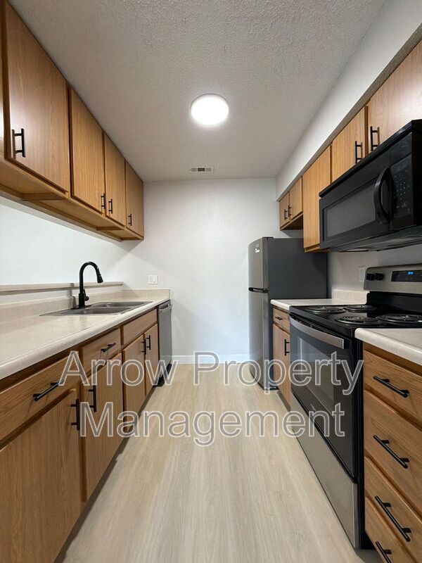 Building Photo - 2380 N 44th St Unit 9