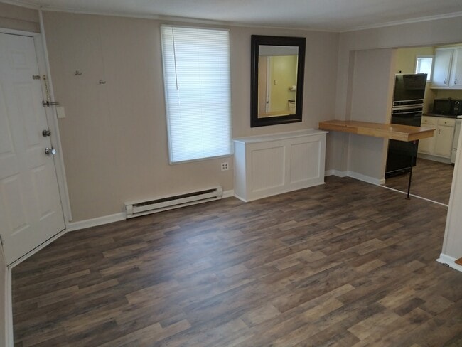 Building Photo - 141 W Schuyler St Unit 2