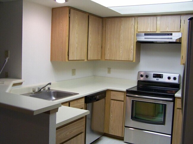 Photo - 2 Bed / 2 Bath Downtown Bellevue condo $3,395/month Unit 4
