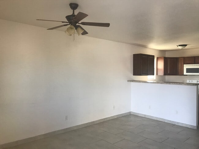 Photo - Great newer 2/3 close to everything