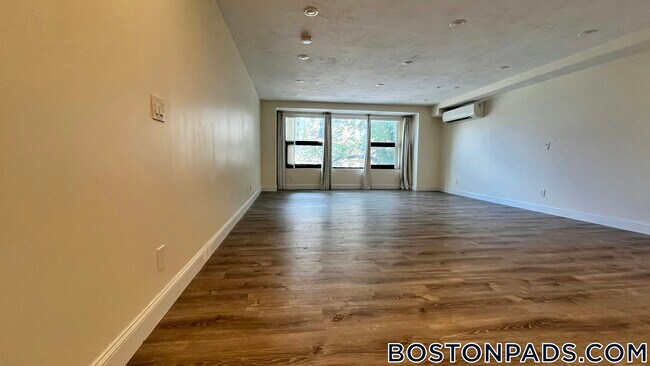 1028 Commonwealth Ave Unidad 205