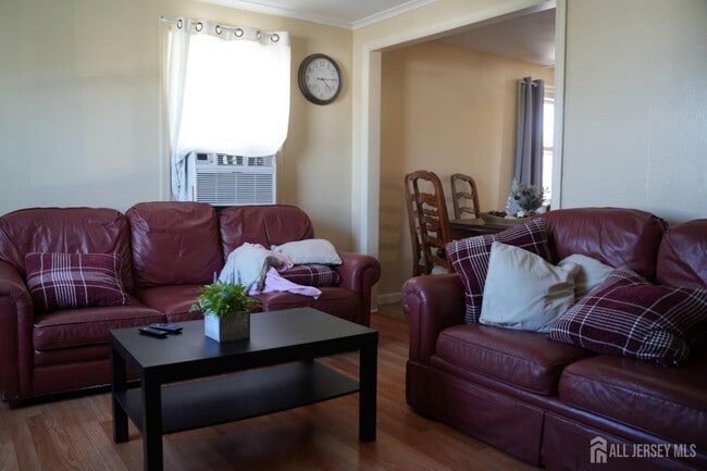 Photo - 413 Paderewski Ave